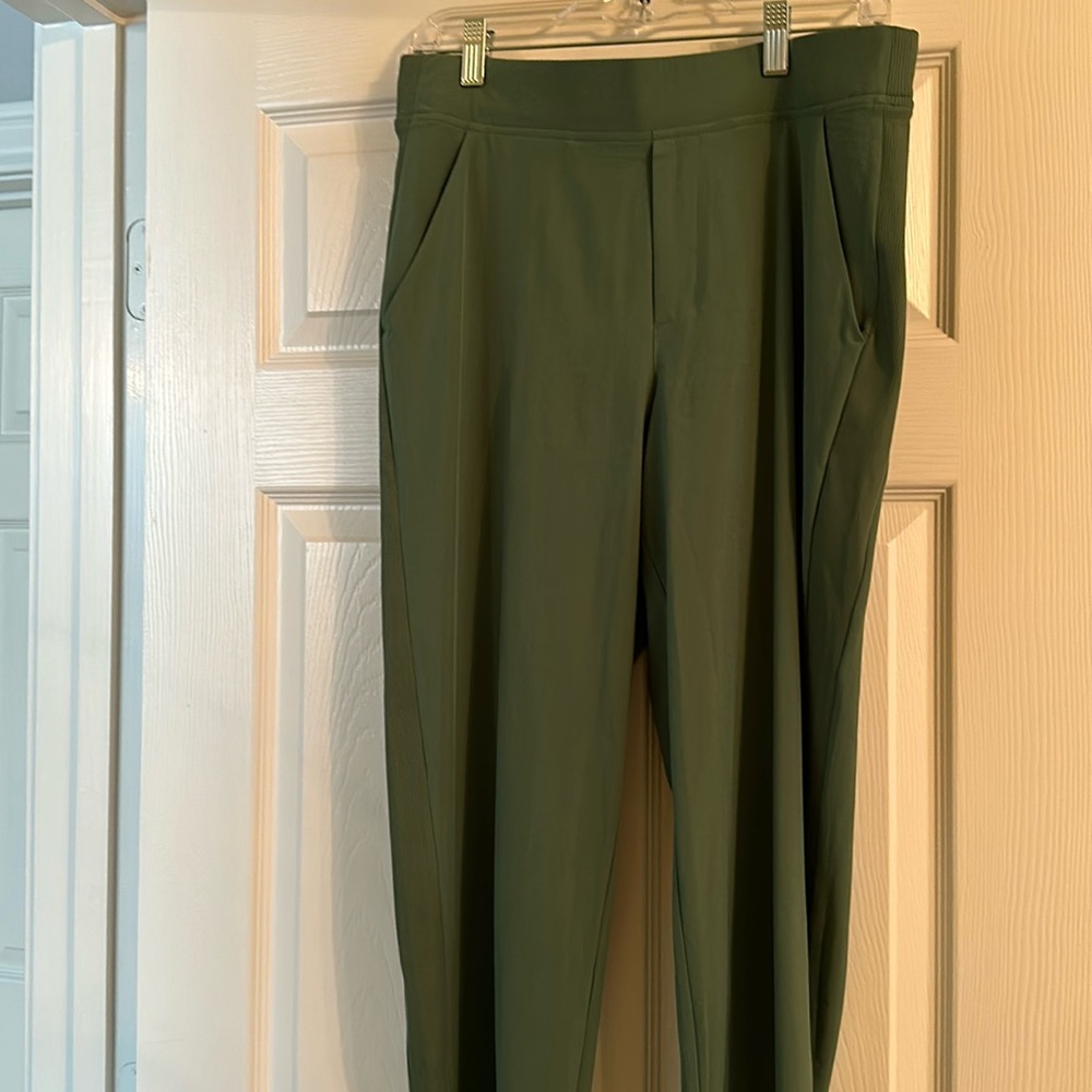 Athleta Green Athleisure Joggers